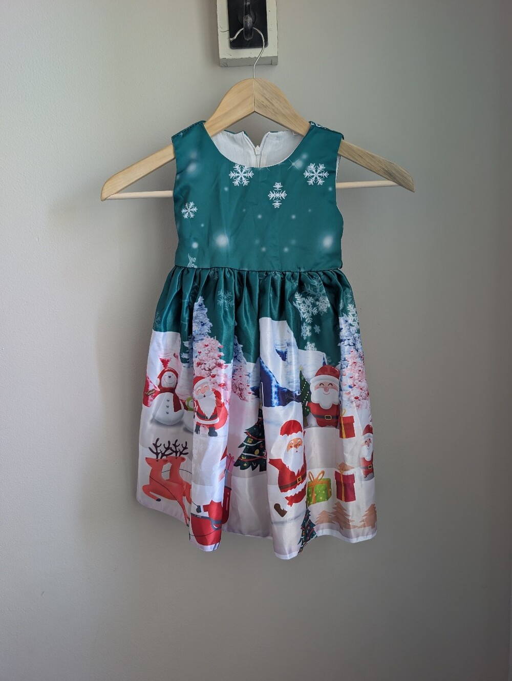 Girls Holiday Christmas Dress with Festive Green Winter Wonderland Print Size 4T